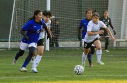 开云APP-柬埔寨女足队员参加慈善活动