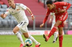 开云官方app入口-拜仁血洗日本，阿尔巴送出助攻的简单介绍