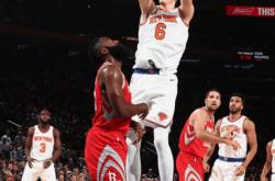 开云体育中国官网-包含火箭力克魔术，波尔津吉斯爆发神勇的词条