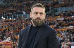 开云体育直播-关于罗马老将德罗西考虑退役：球迷为其送别的信息