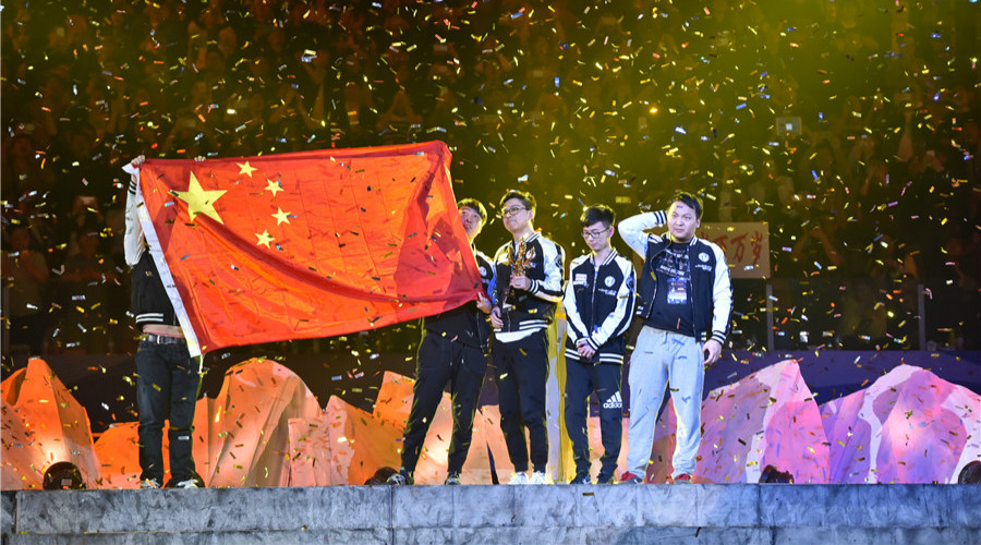 包含比赛现场气氛热烈，选手斗志昂扬的词条