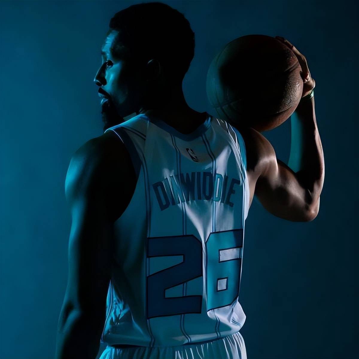 关于独行侠绝地反击黄蜂，米切尔三分雨点燃全场的信息