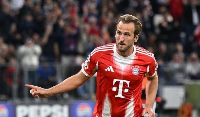 中国羽毛球队碾压英格兰羽毛球队，陶菲克制霸全场