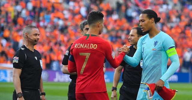 荷兰队斩获冠军称霸赛场 荷兰队斩获冠军称霸赛场