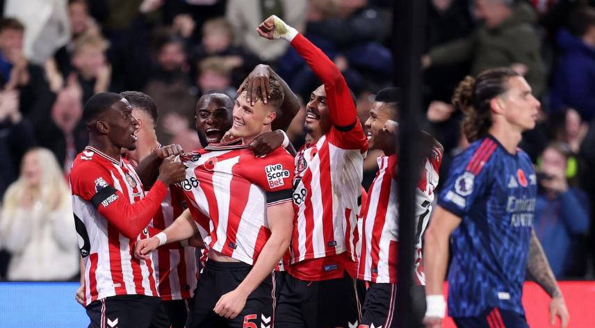 利物浦遭遇主场失利,英超领头羊露出破绽 利物浦遭遇主场失利,英超领头羊露出破绽