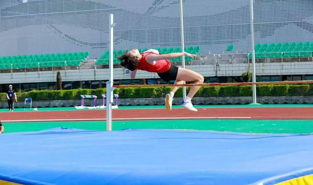 运动员在比赛中展现出的顽强斗志