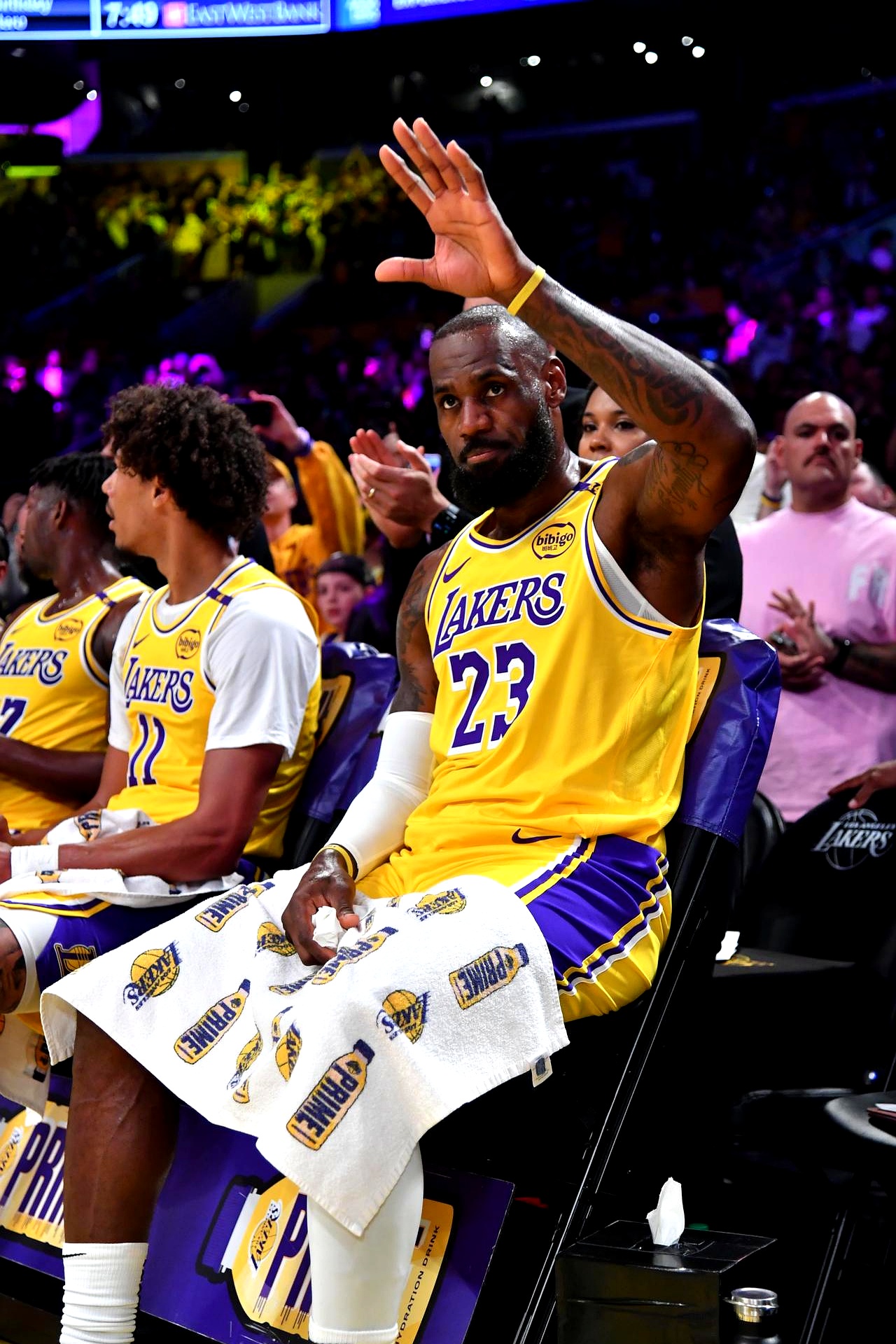 包含湖人逆转快船,詹姆斯末节砍下分助球队夺胜的词条 包含湖人逆转快船,詹姆斯末节砍下分助球队夺胜的词条