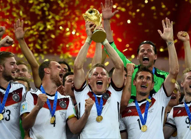 包含高光时刻:荷兰队夺得亚军的词条