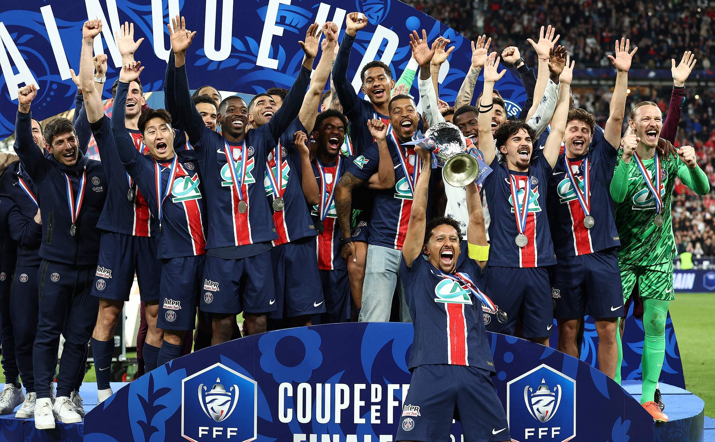 巴黎圣日尔曼欧冠主场失利，需重整阵容