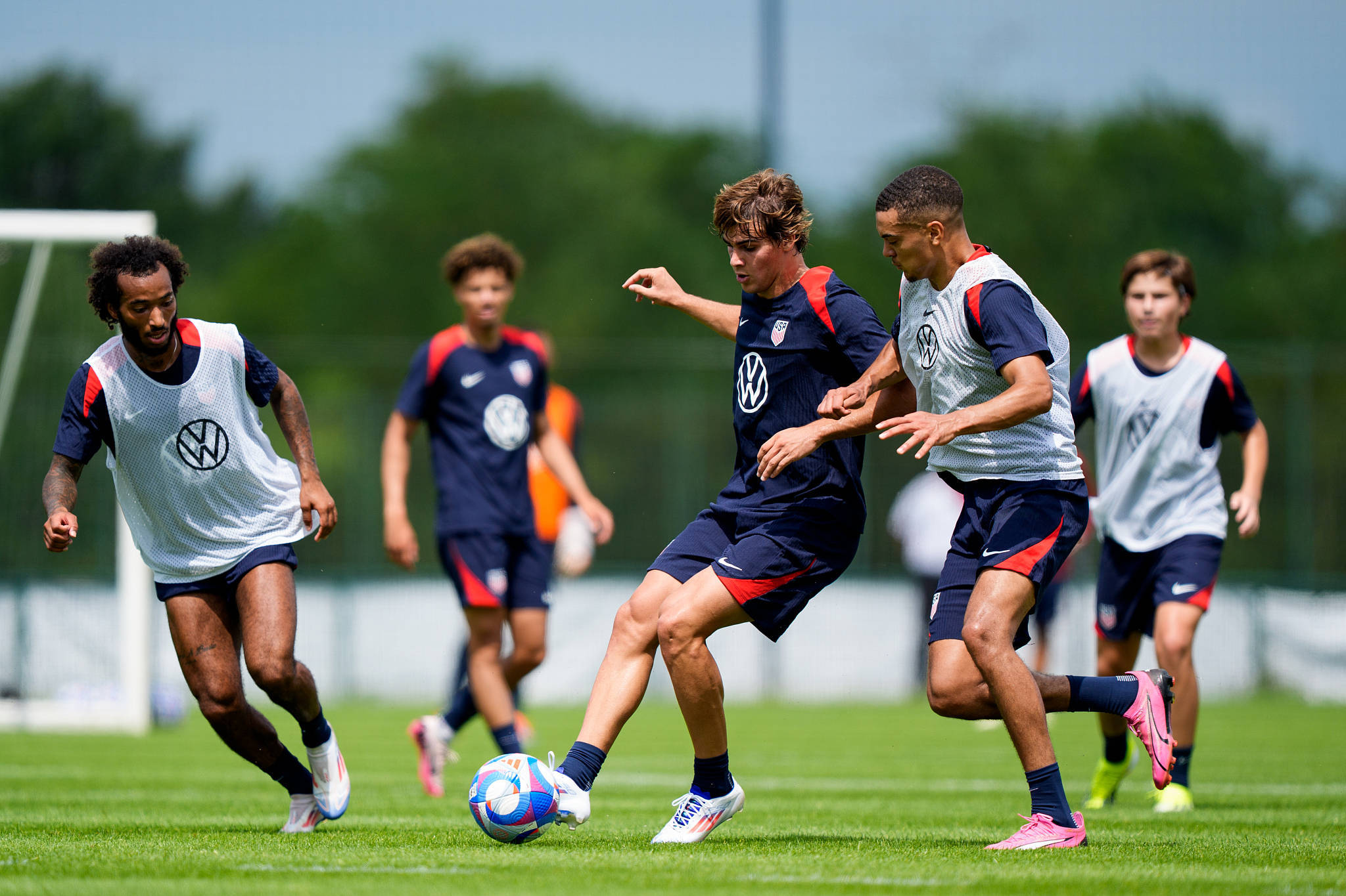 拉美球员在欧洲杯赛中表现出色