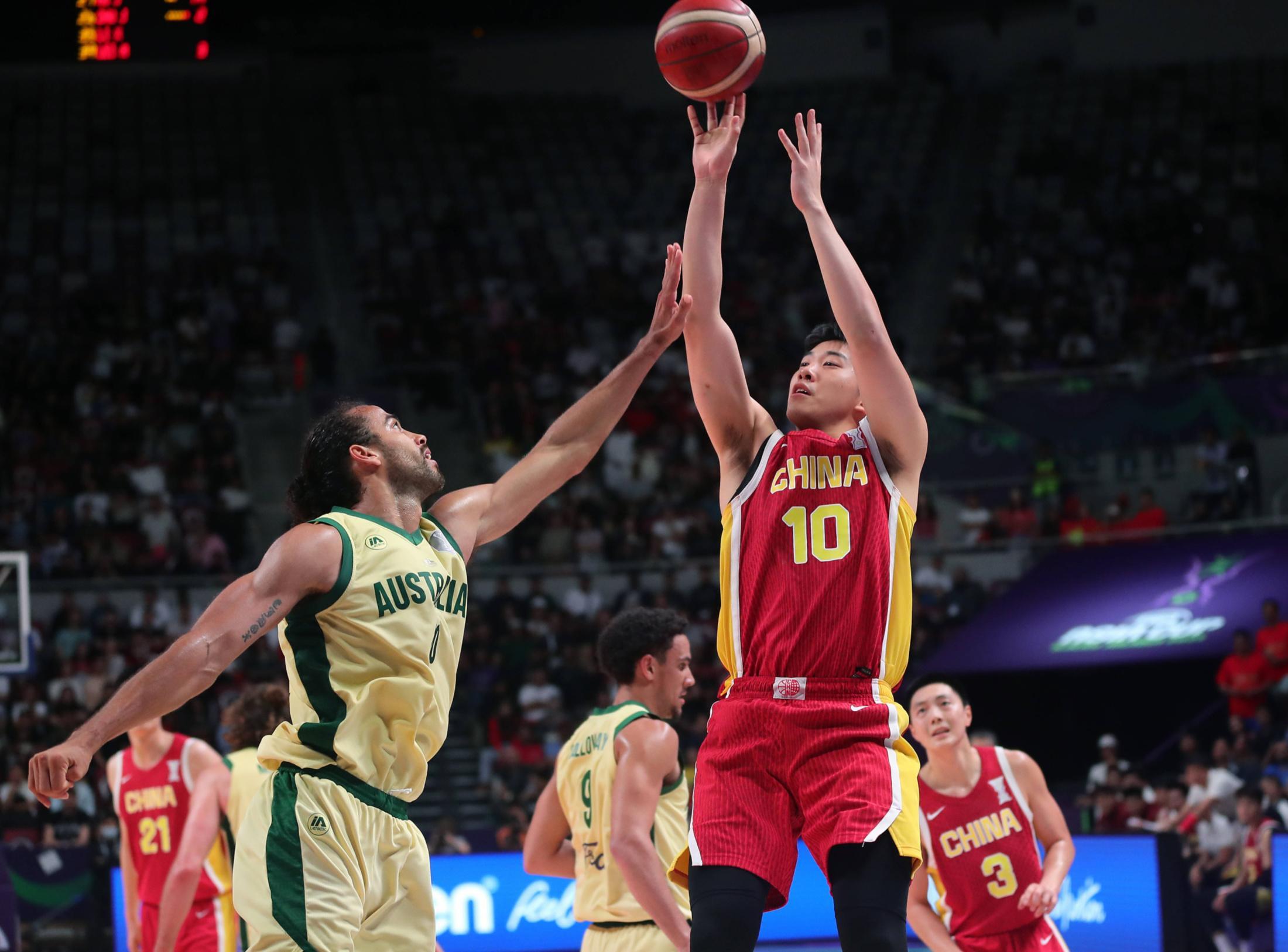 中国男篮碾压法国男篮，布克高光表现的简单介绍