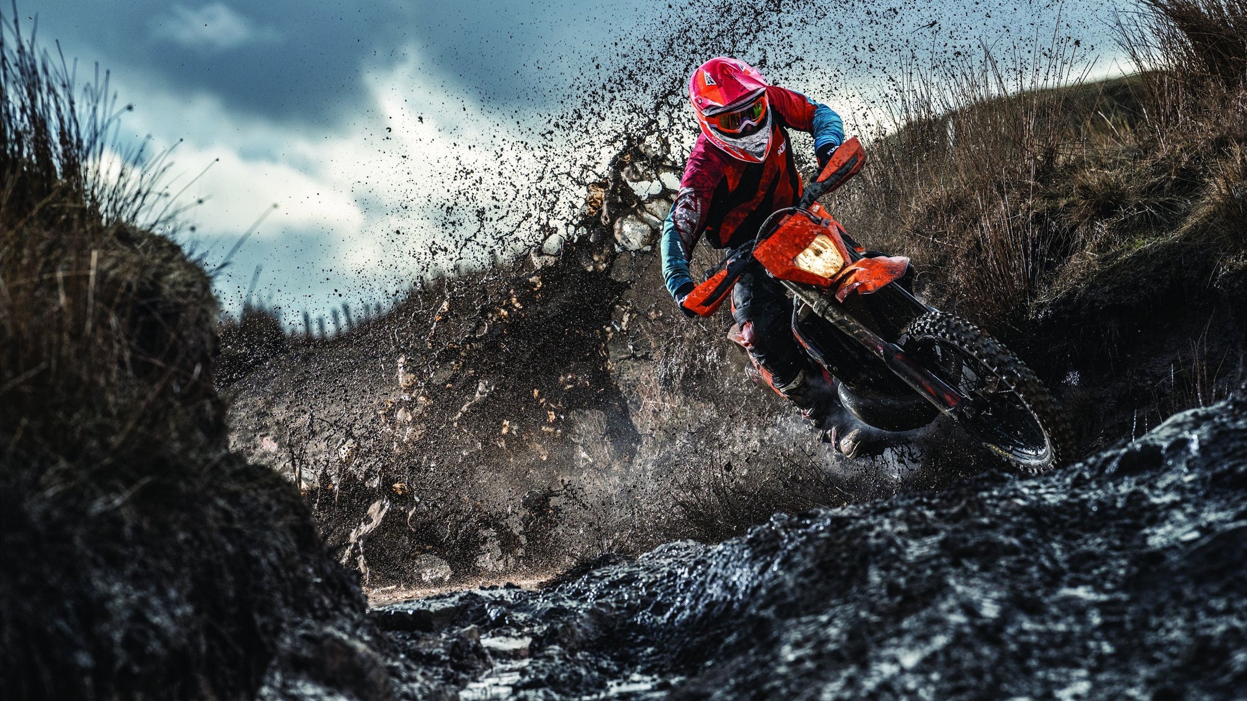 从几内亚的一波带走到莱万的接管比赛，足球世界中的决定性瞬间