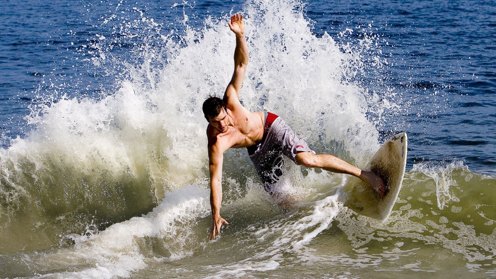 绿茵与硬木的传奇夜，当欧冠焦点战遇见森林狼的绝杀时刻